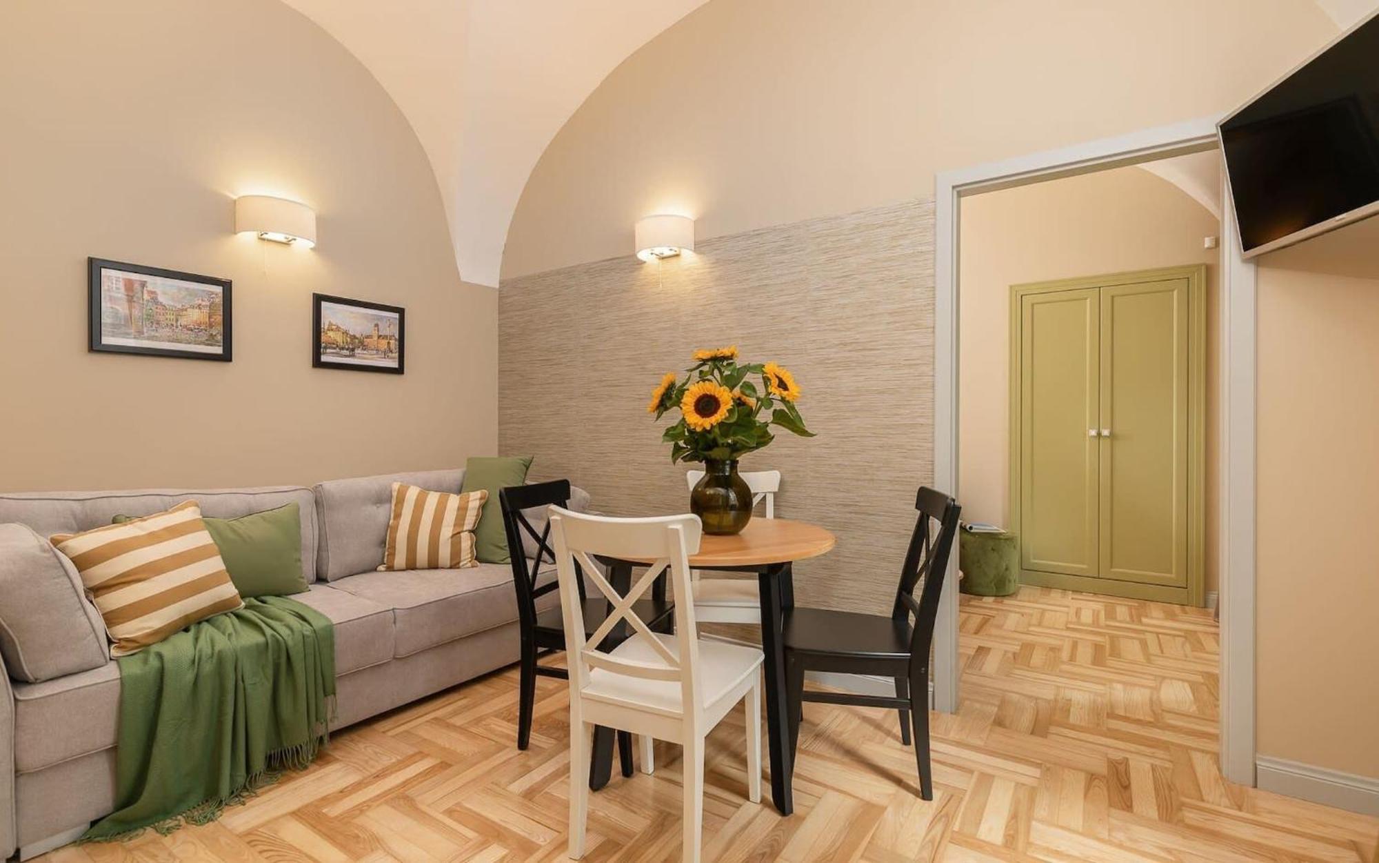 Rent Like Home - Krakowskie Przedmiescie 12 وارسو المظهر الخارجي الصورة